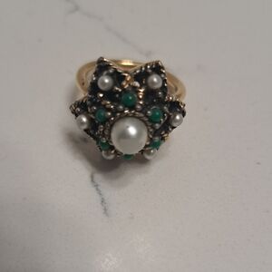 Elegant Gold and Green Pearl Ring